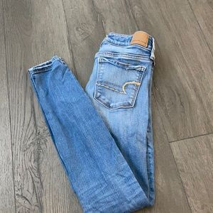 American Eagle Distressed Jeans Size: 2 Jegging